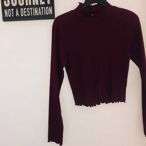 •Turtle neck wine long sleeve